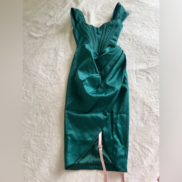 NWT House of Cb LORETTA
EMERALD GREEN SATIN OFF SHOULDER DRESS - Picture 8 of 11